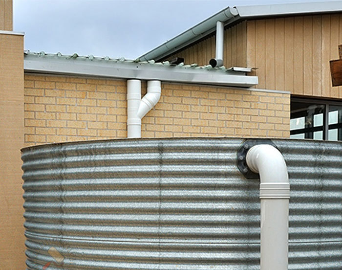 Как обустроить систему сбора дождевой воды для водоснабжения дома?
