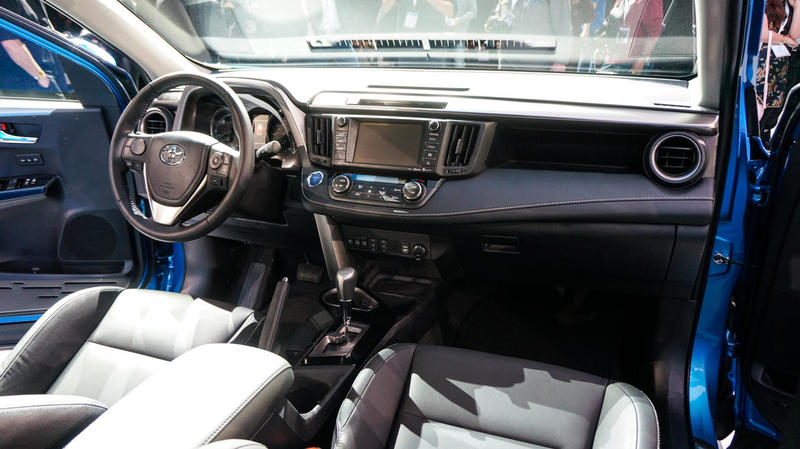 Toyota RAV4 Hybrid модели 2016 года