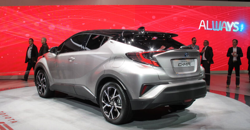 Серийная Toyota C-HR — купе-кроссовер на основе Приуса
