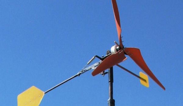 Житель Алтайского края сконструировал энергогенератор для слабого ветра