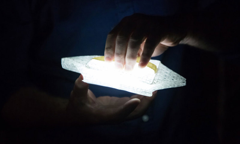 Solarpuff – фонарик на солнечных батареях, построенный на принципах оригами