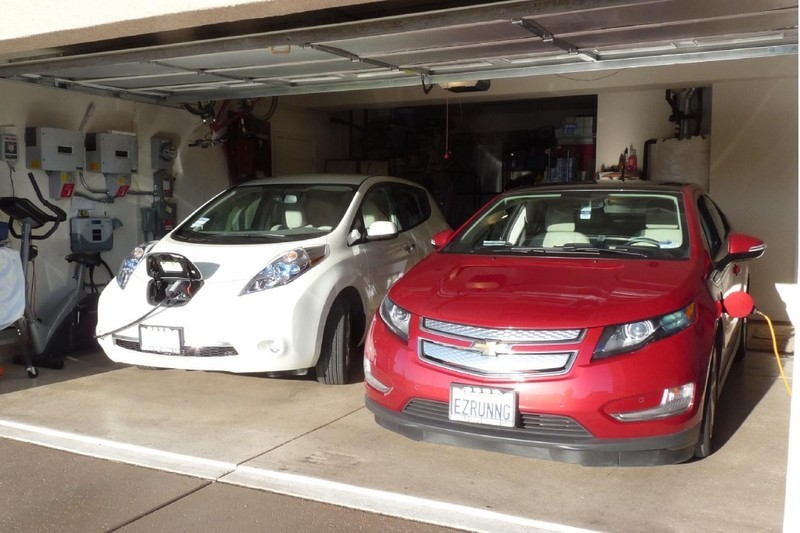 Nissan Leaf vs Chevy Volt