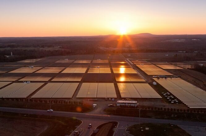 Apple будет торговать солнечной энергией