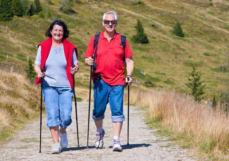 Скандинавская ходьба — лекарство от старости