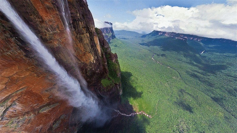 Водопад Дракон в Венесуэле, Южная Америка 