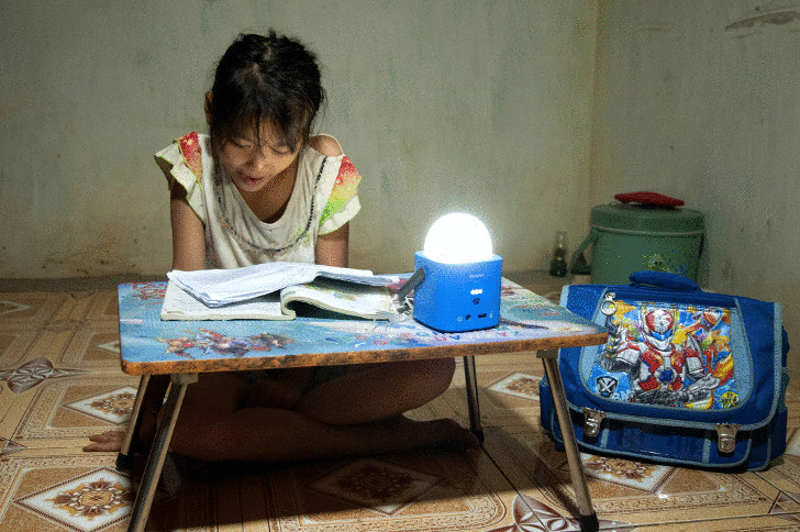 Специальная программа Philips дарит  освещение  удаленной вьетнамской деревне