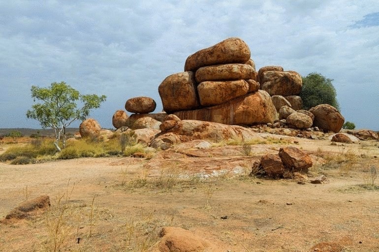 Дьявольские камни Карлу-Карлу в Австралии