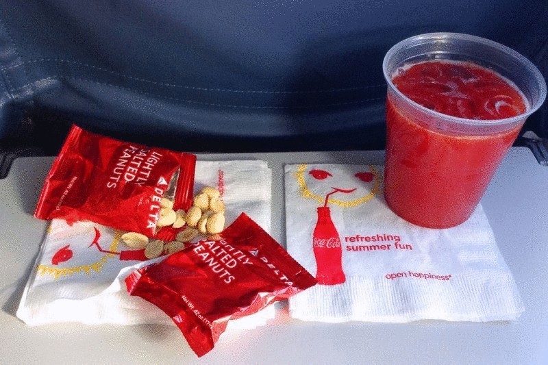 Почему томатный сок  является бестселлером среди пассажиров авиакомпаний