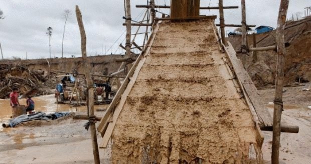 Нелегальная  добыча золота в Перу