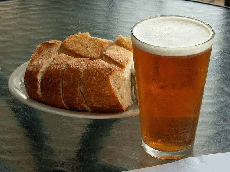 Хлеб, пиво и соевый соус изменили микрофлору человека