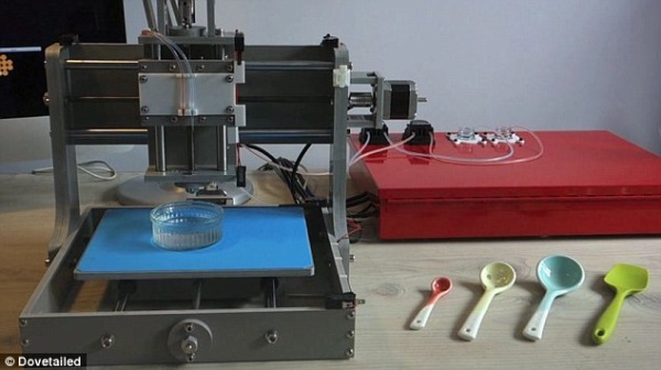 3D принтер печатает фрукты
