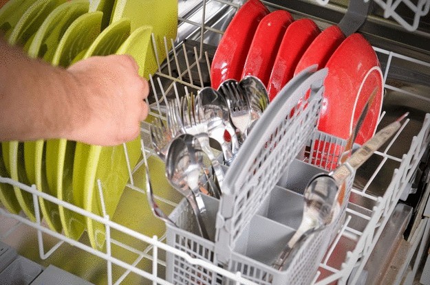 7 советов: Как заставить посудомоечную машину работать эффективнее