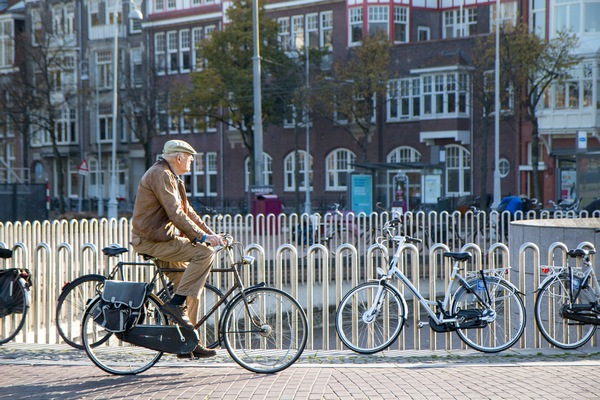 В Амстердаме кончилось место для парковки велосипедов